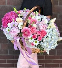 Композиция солнечный день в Мраково Кугарчинский район Цветочная композиция из Розы, Хризантемы, Пионы и Лизиантусы в корзине в Мраково Кугарчинский район