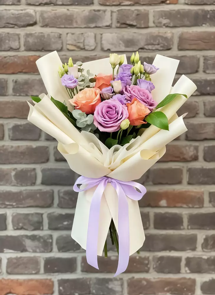 Букет цветов из: Лизиантусы и Розы в Мраково Кугарчинский район