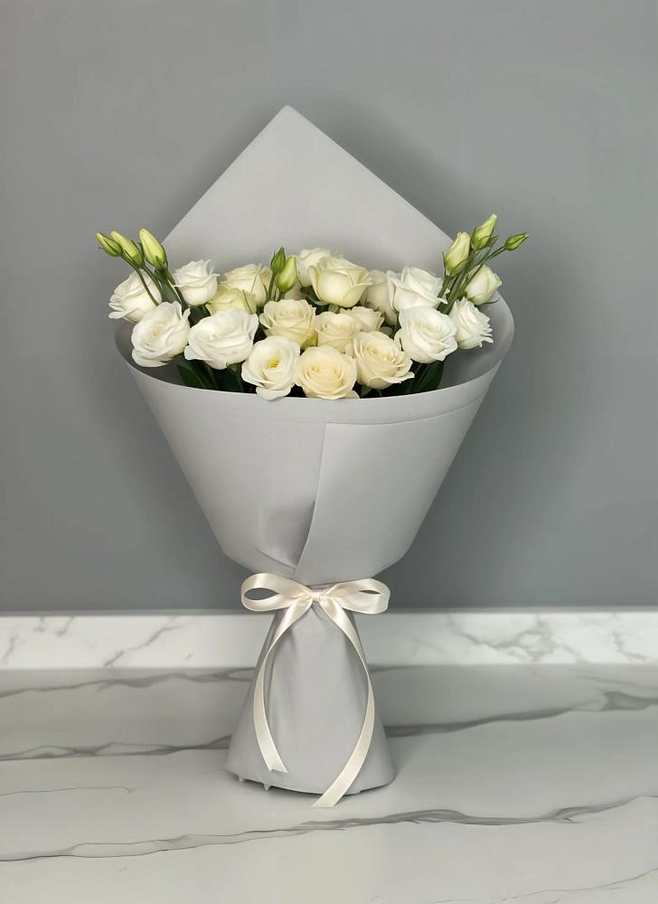 Букет цветов из: Розы и Лизиантусы в Мраково Кугарчинский район