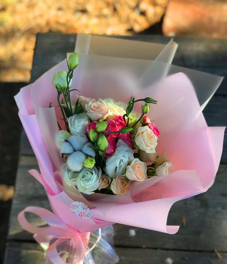 Букет цветов из: Розы и Лизиантусы в Мраково Кугарчинский район