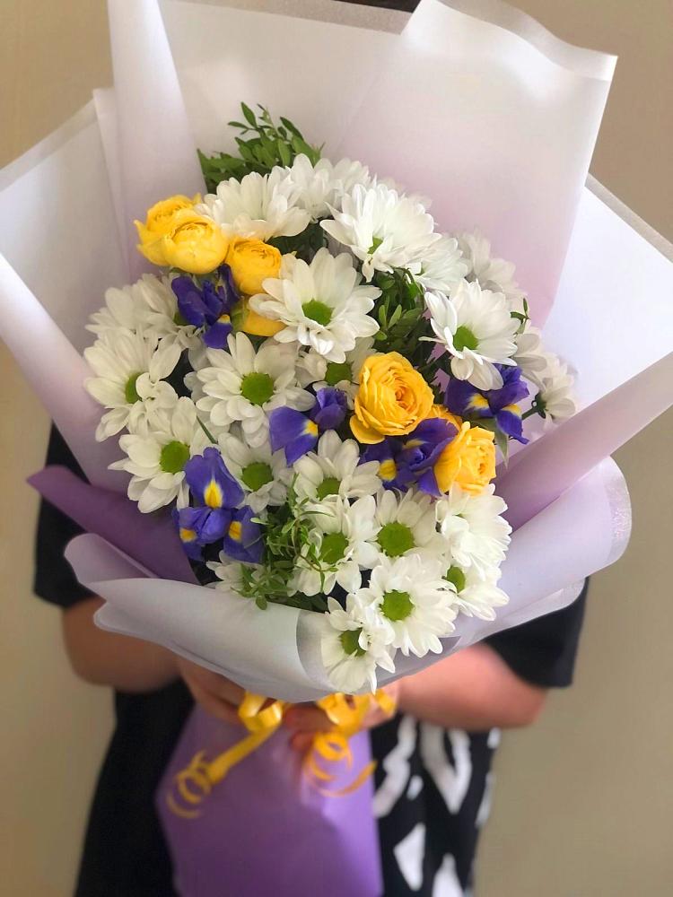 Букет цветов из: Ирисы, Хризантемы и Розы в Мраково Кугарчинский район