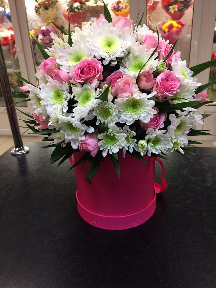 Цветочная композиция из Розы и Хризантемы в шляпной коробке в Мраково Кугарчинский район