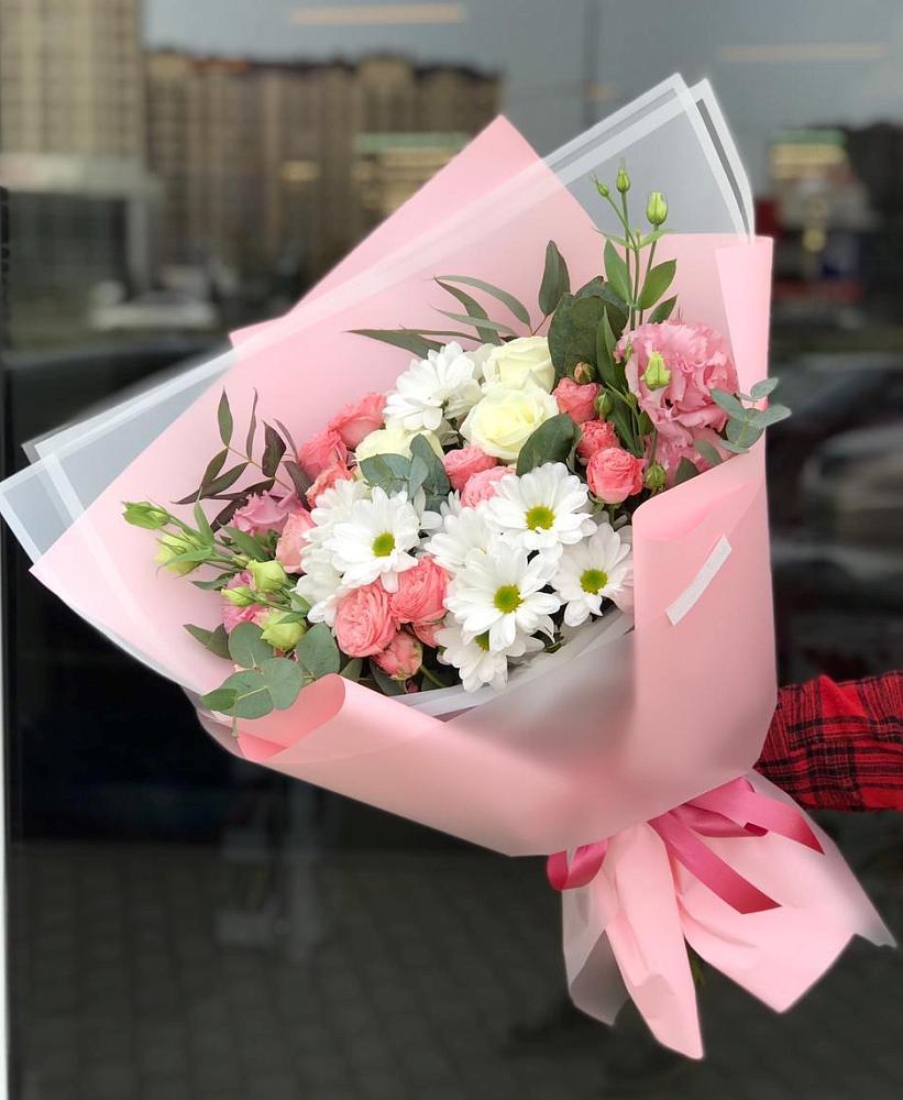 Букет нежный в Мраково Кугарчинский район Букет цветов из: Розы, Лизиантусы и Хризантемы в Мраково Кугарчинский район
